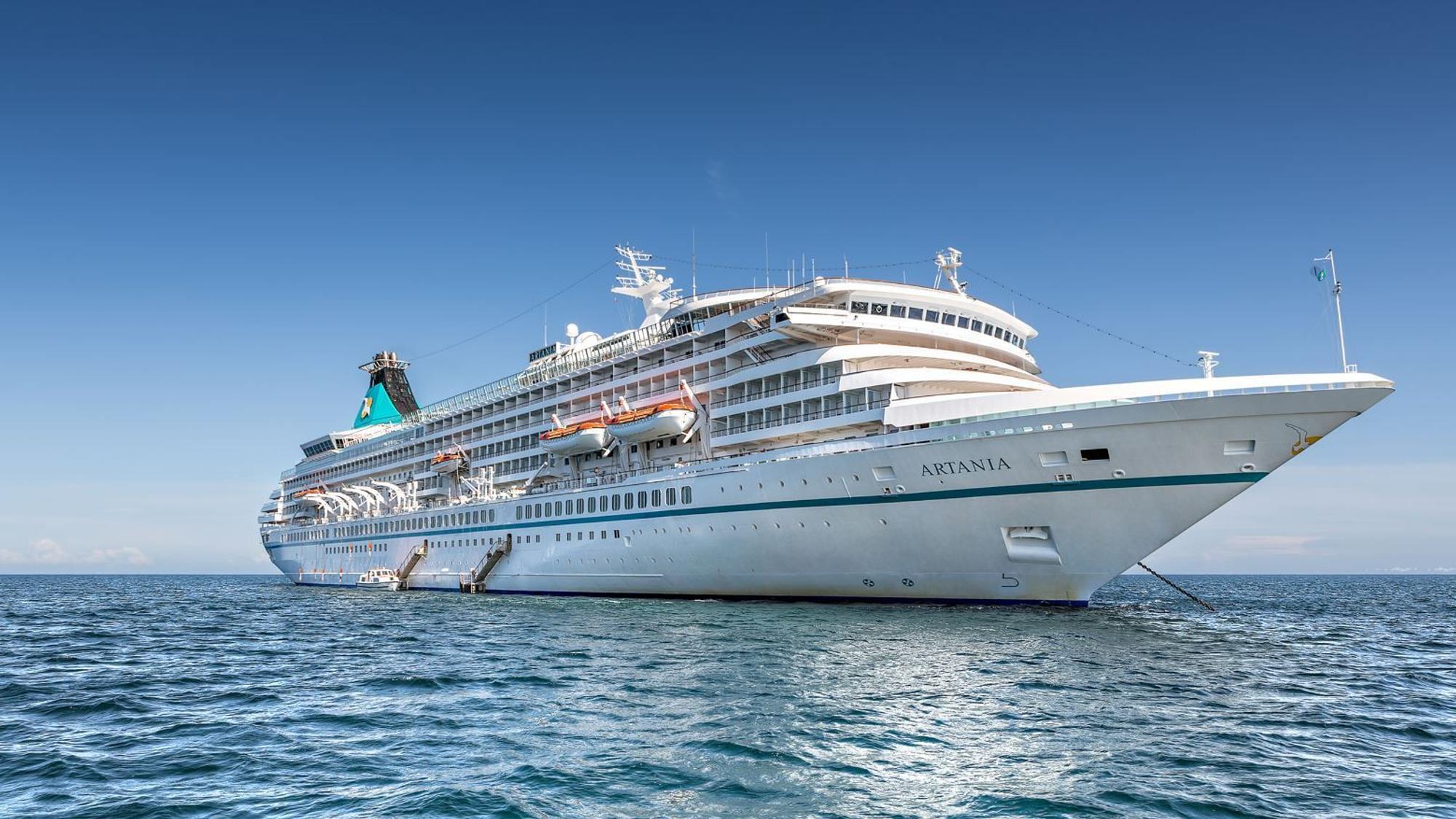 Die MS Artania auf dem Meer