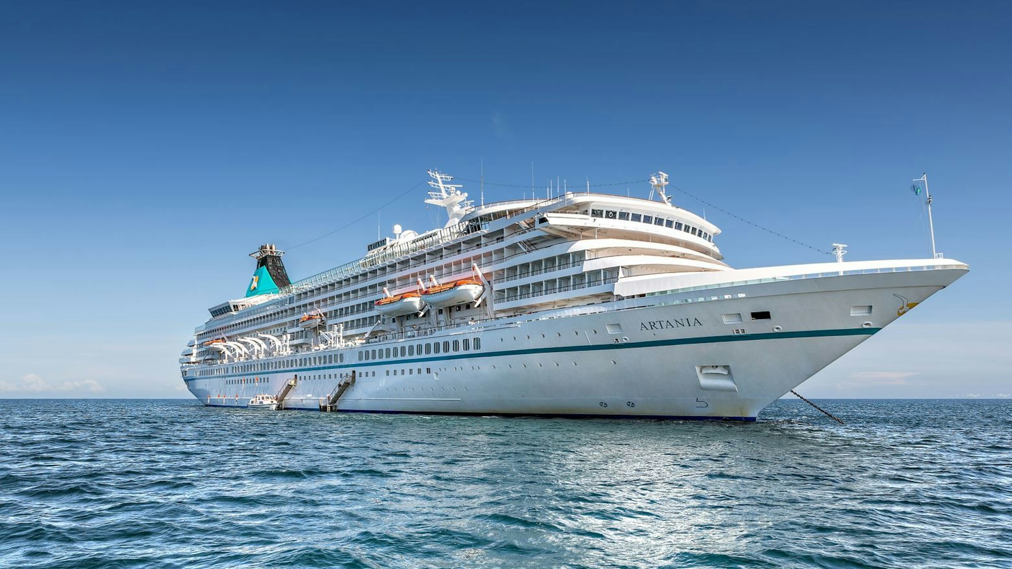 Die MS Artania auf dem Meer