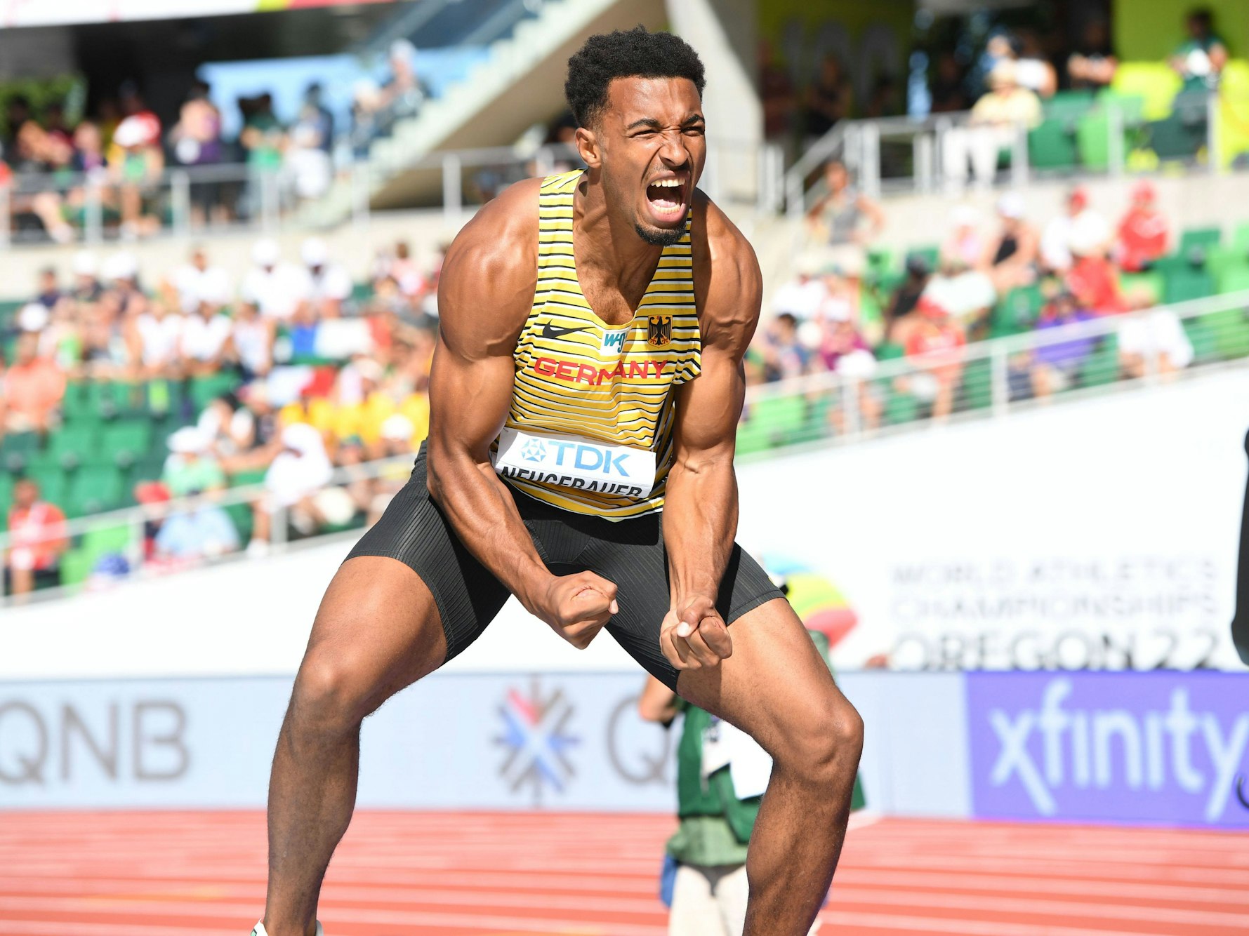 Der deutsche Zehnkämpfer Leo Neugebauer jubelt.