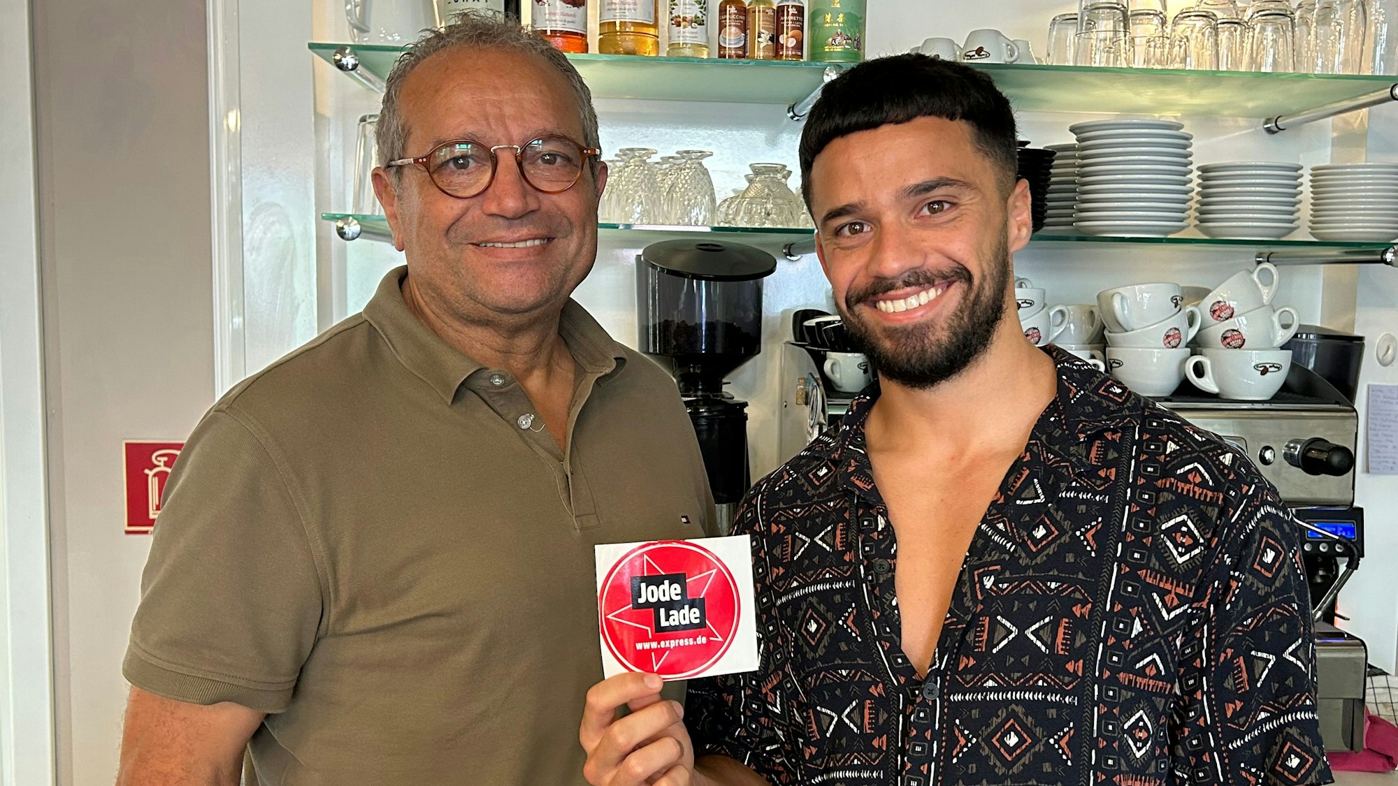 Inhaber Fabian Djemail gemeinsam mit seinem Vater im Café Mimilou.