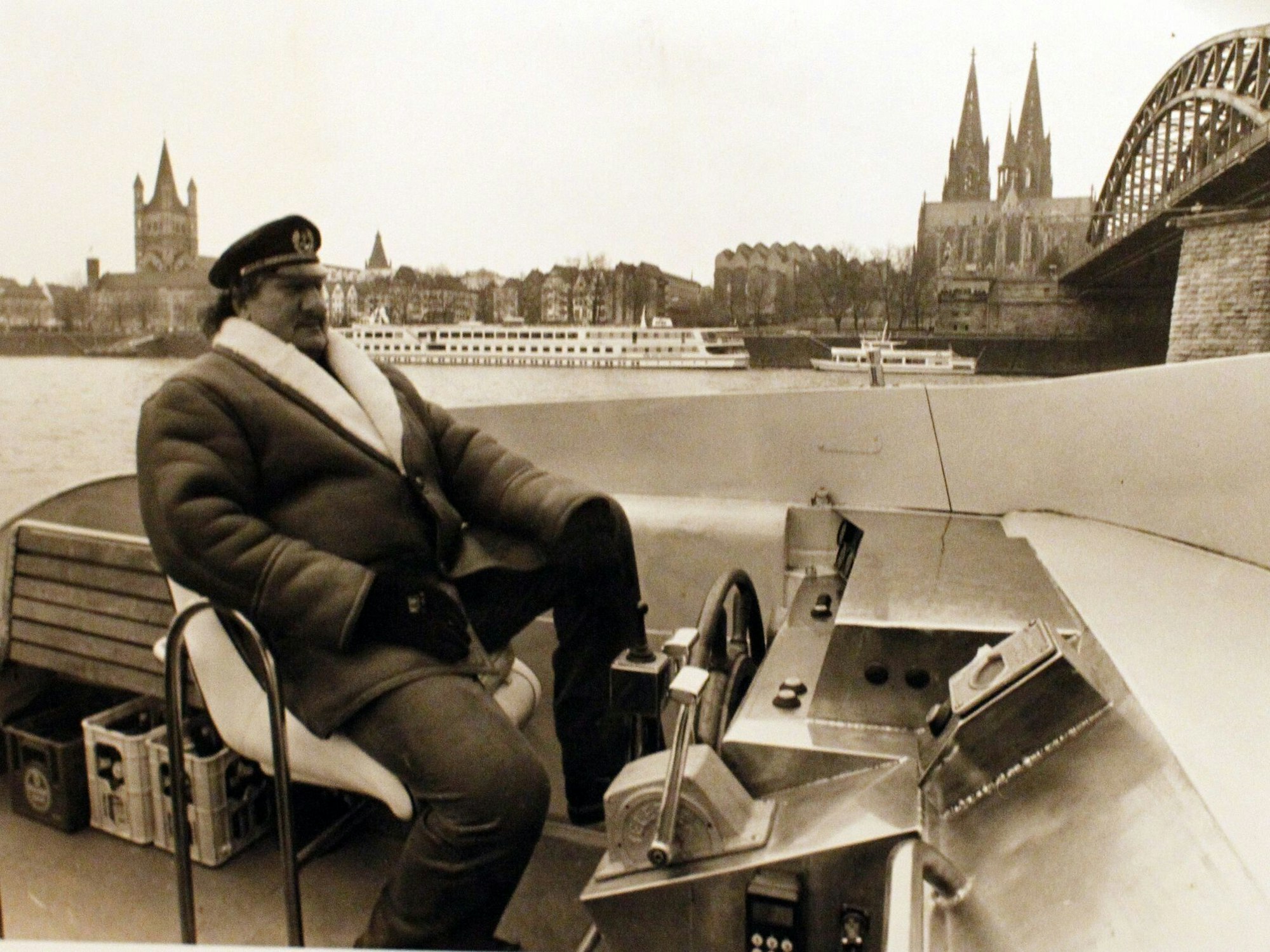 Schäfers Nas auf seinem Schiff.