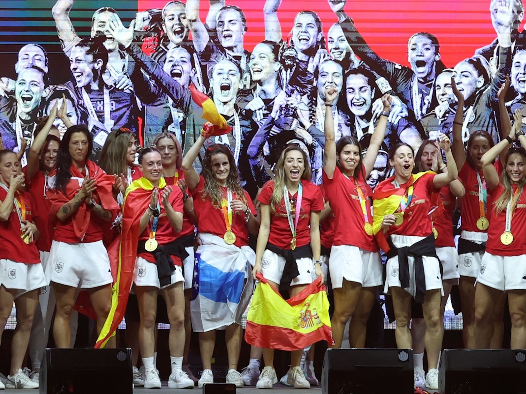 Spaniens Spielerinnen feiern in Madrid den WM-Titel. Nur vier Tage später verkündete der gesamte Kader seinen Rückritt.