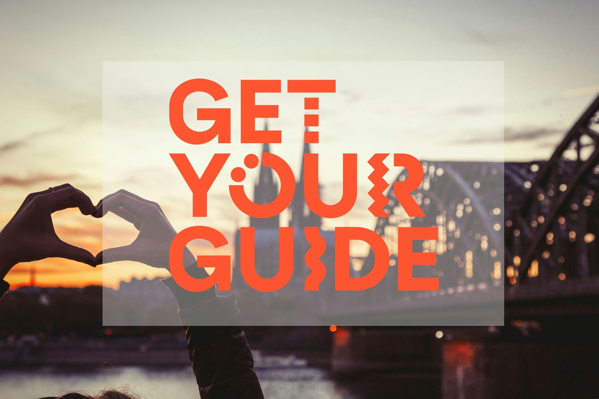 Deutschland, Nordrhein-Westefalen, Köln, Nachtaufnahme mit Blick auf den Kölner Dom