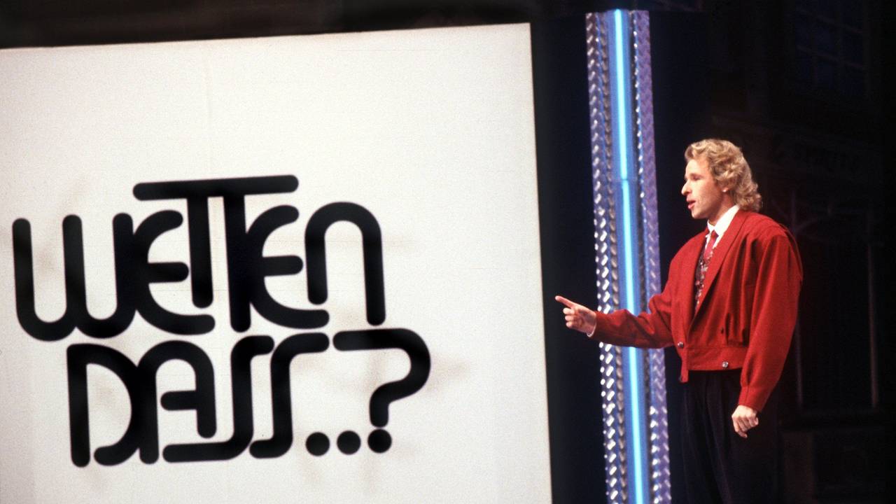 Thomas Gottschalk am 26. September 1987 vor dem „Wetten, dass..?“-Logo