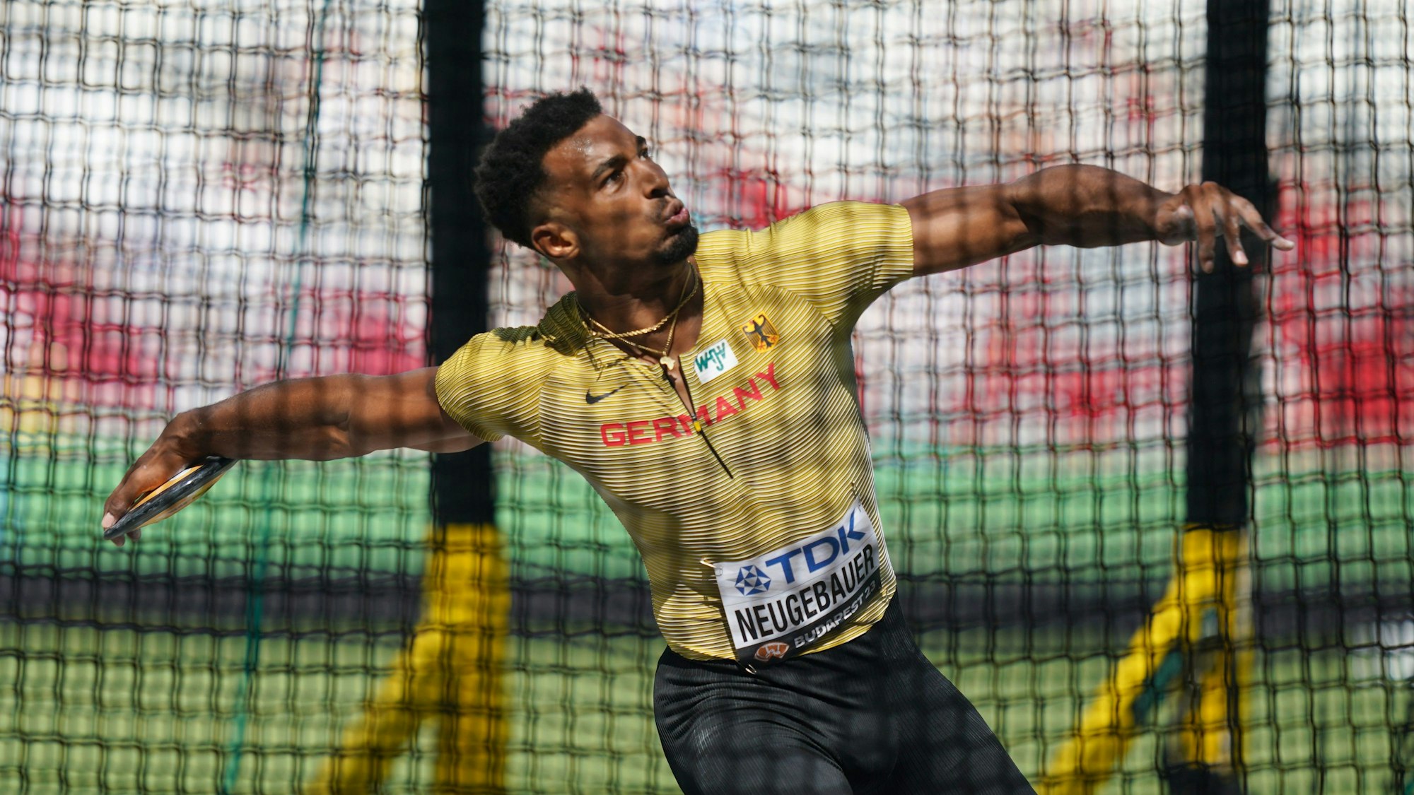 Leo Neugebauer im Zehnkampf beim Diskuswurf.