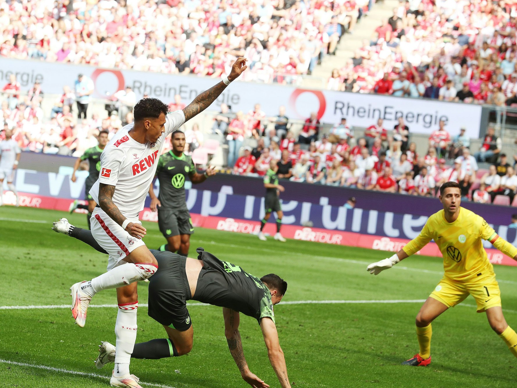 Davie Selke musste gegen Wolfsburg verletzt ausgewechselt werden.