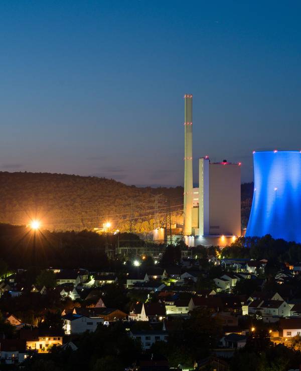 Blick auf das von der Steag betriebene Kraftwerk in Bexbach bei Nacht