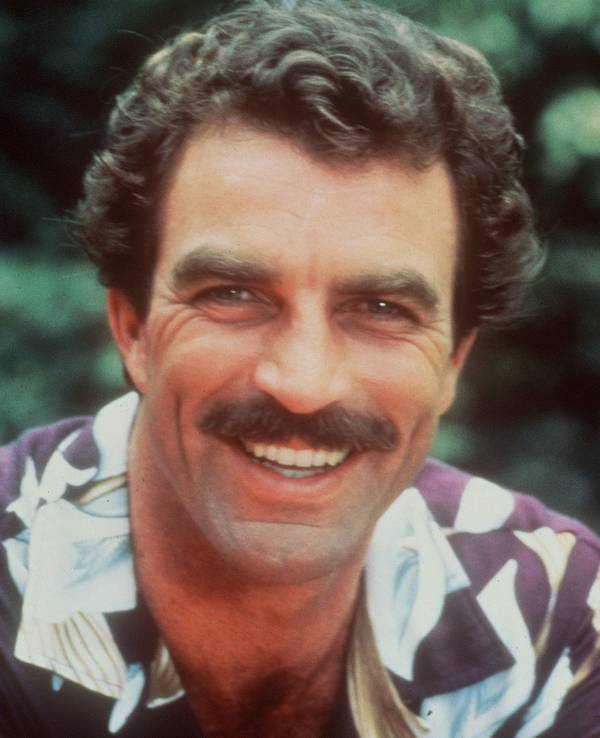 Tom Selleck in der Rolle des smarten hawaiianischen Privatdetektivs Thomas Magnum in der gleichnamigen US-Serie, aufgenommen 1984.