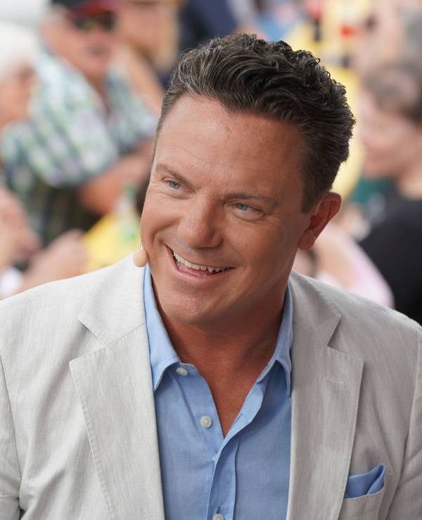 Stefan Mross lächelt.