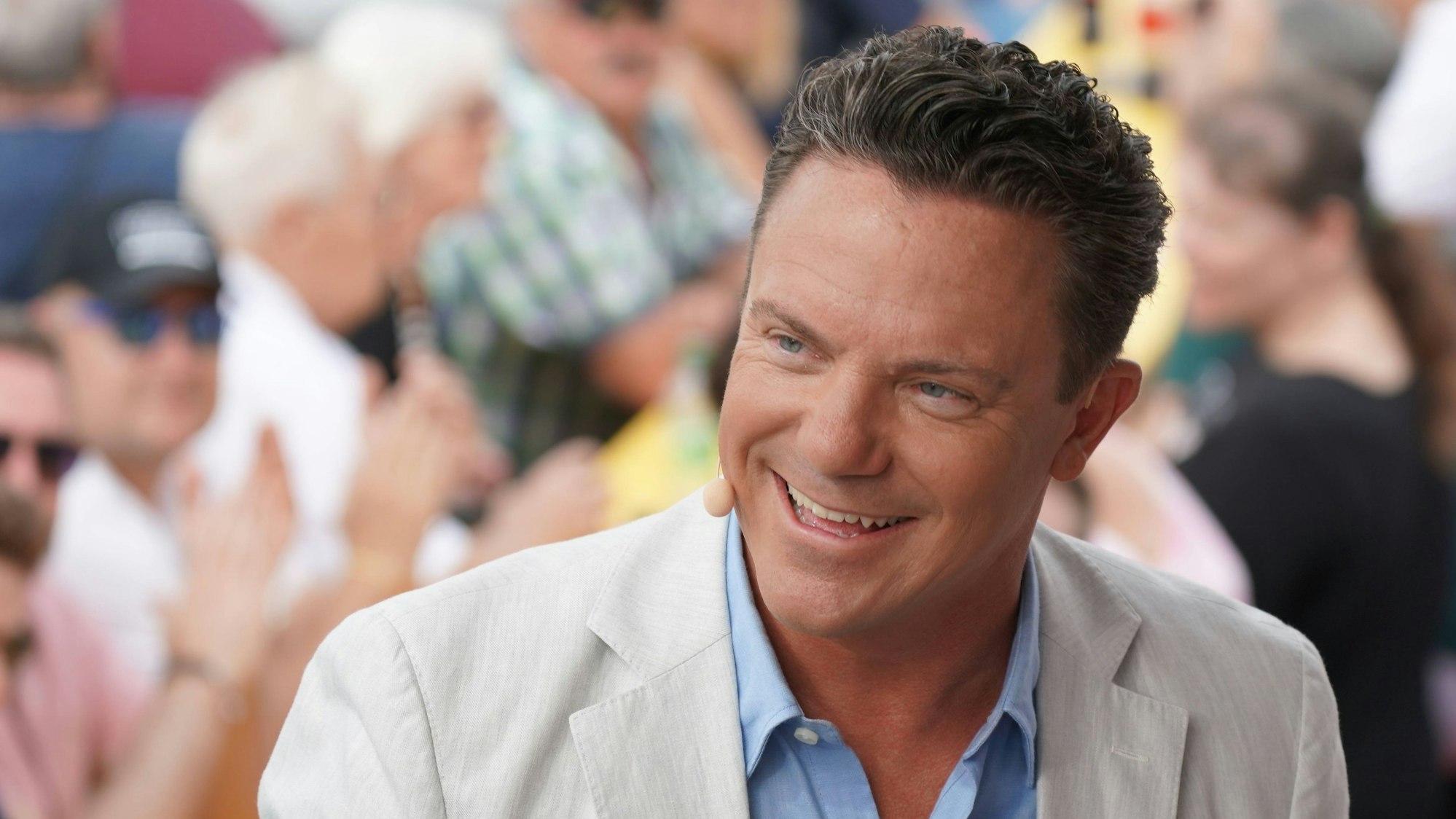 Stefan Mross lächelt.