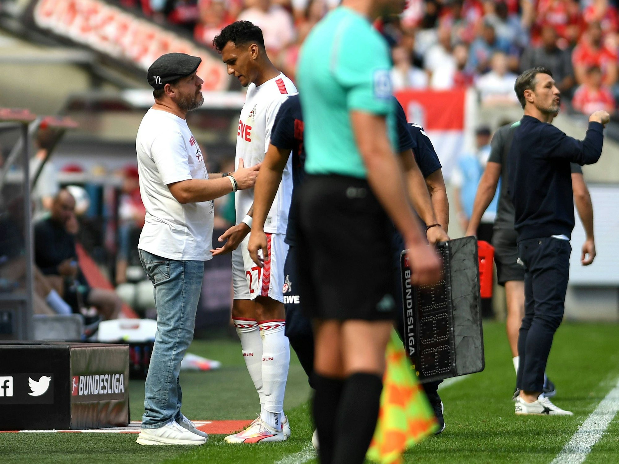 Steffen Baumgart sucht das Gespräch mit Davie Selke.
