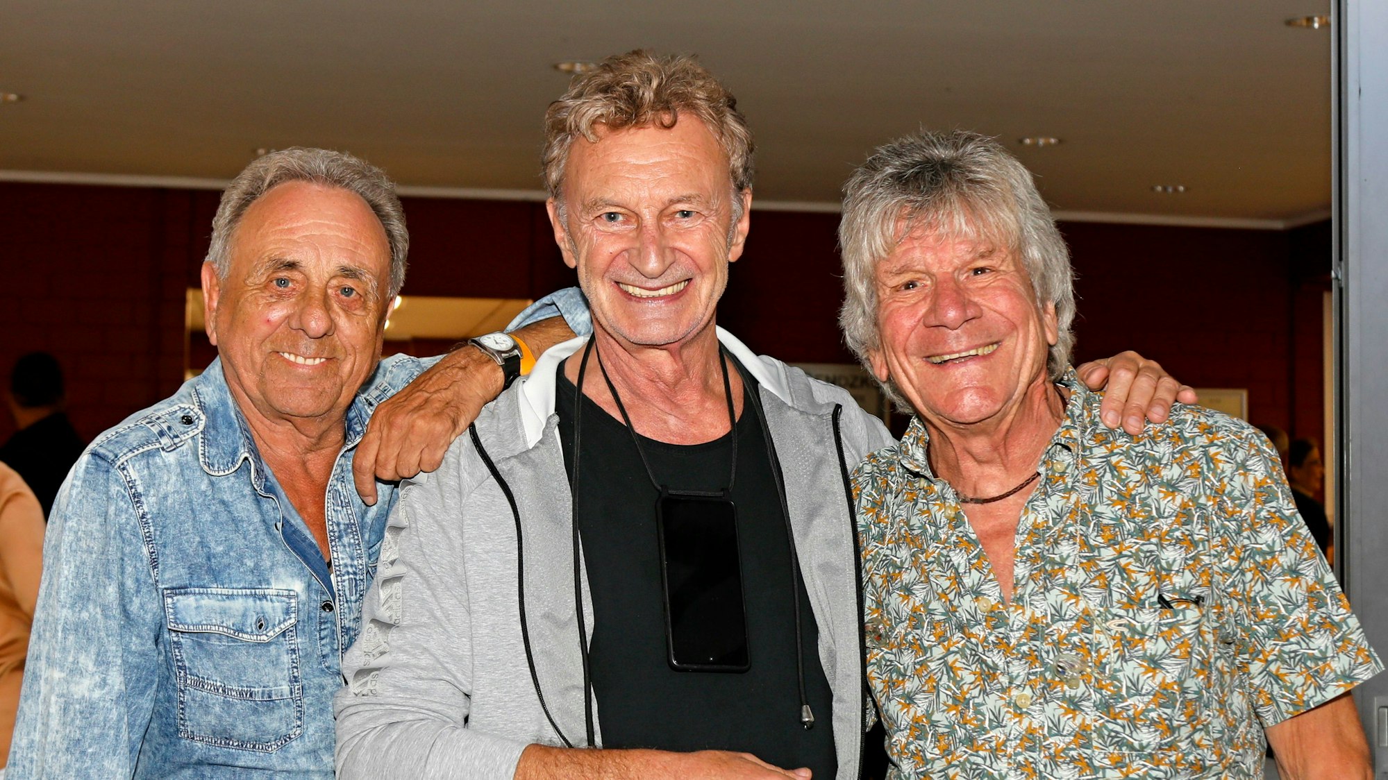 Musikproduzent und Schreiber zahlreicher Fööss-Songs Reiner Hömig (Mitte) zusammen mit den Fööss-Urgesteinen Erry Stoklosa (l.) und Bömmel Lückerath