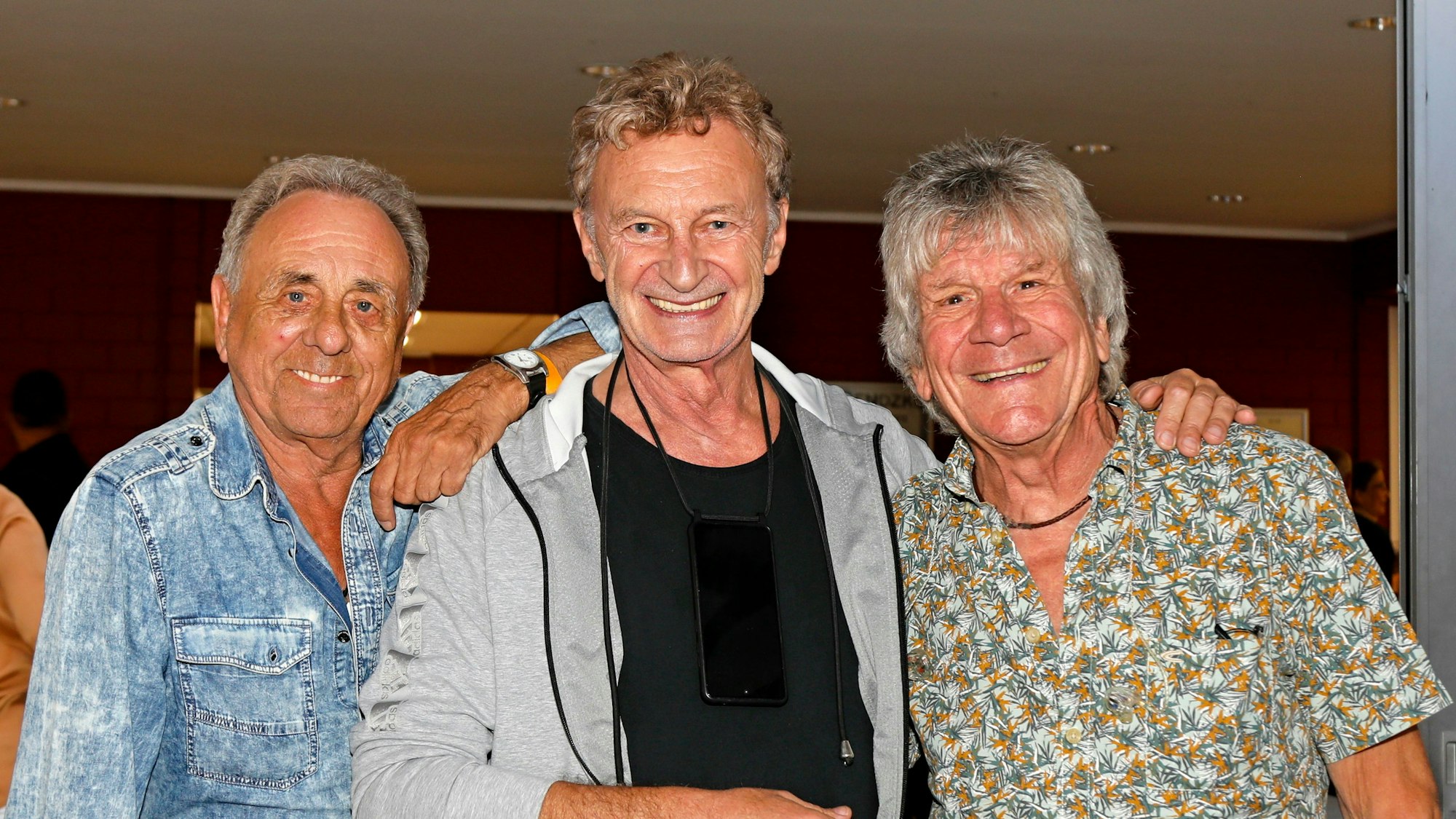 Musikproduzent und Schreiber zahlreicher Fööss-Songs Reiner Hömig (Mitte) zusammen mit den Fööss-Urgesteinen Erry Stoklosa (l.) und Bömmel Lückerath