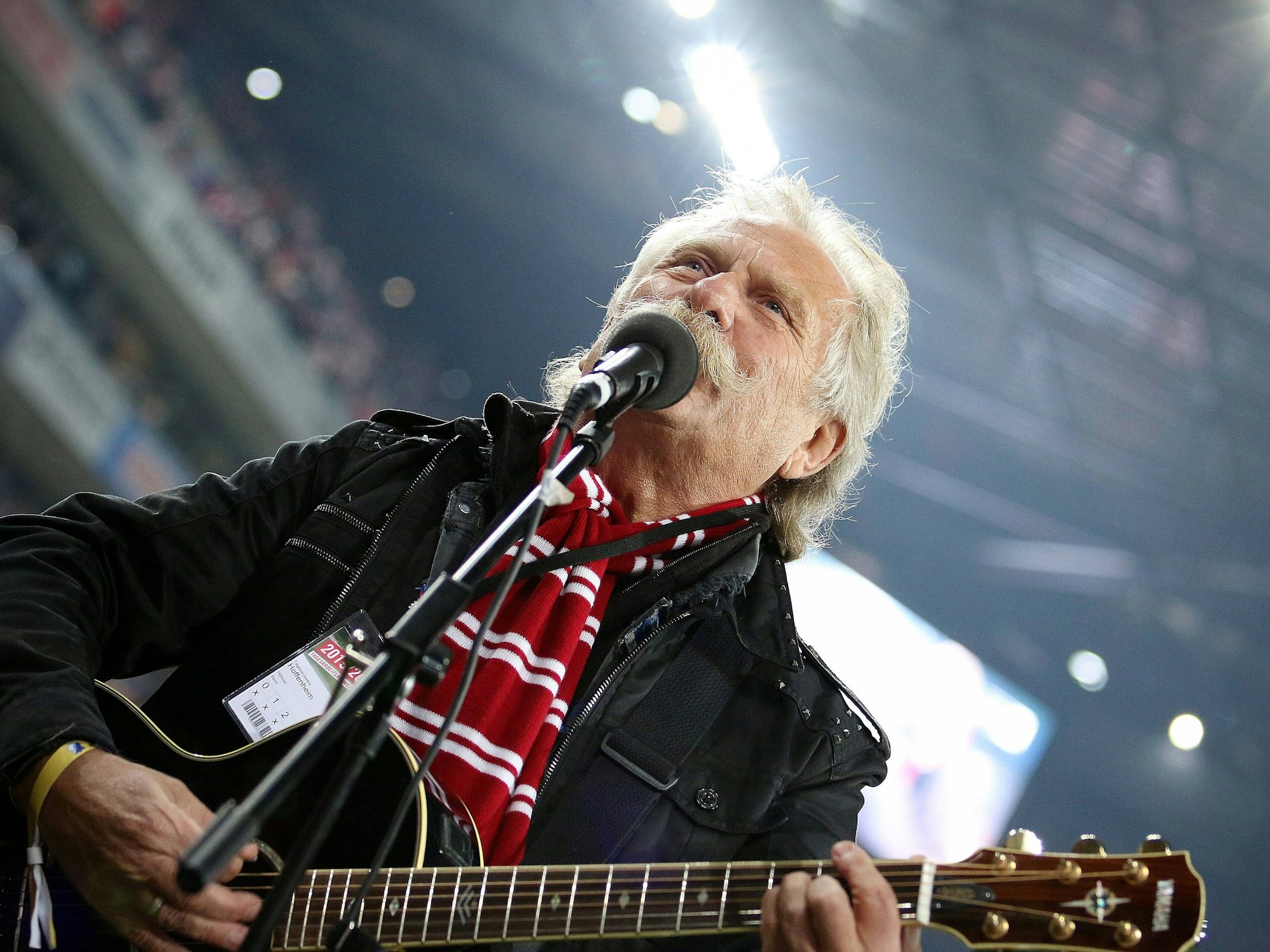 Henning Krautmacher von der Band „Die Höhner“ in Aktion.