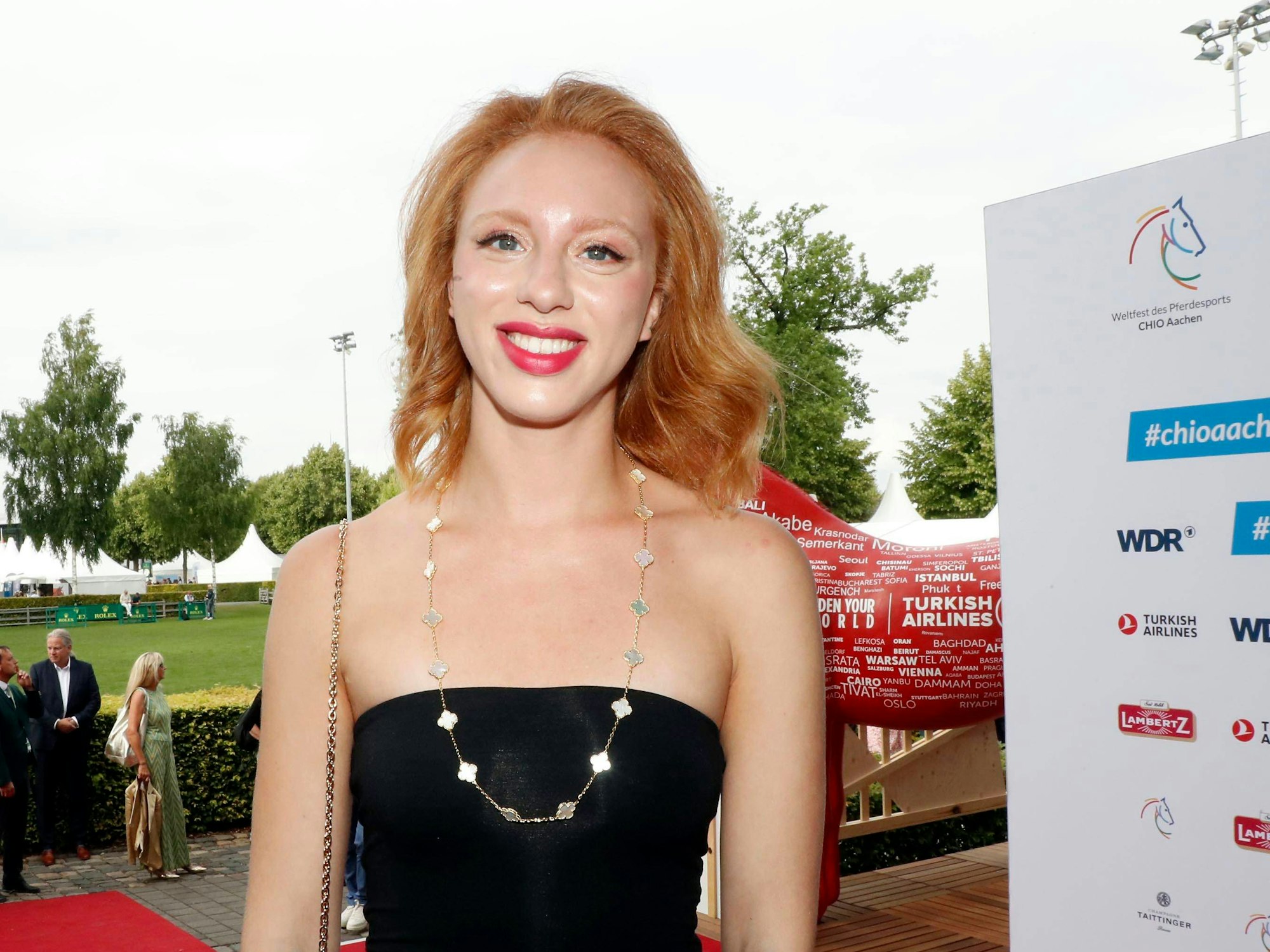 Anna Ermakova lächelt.