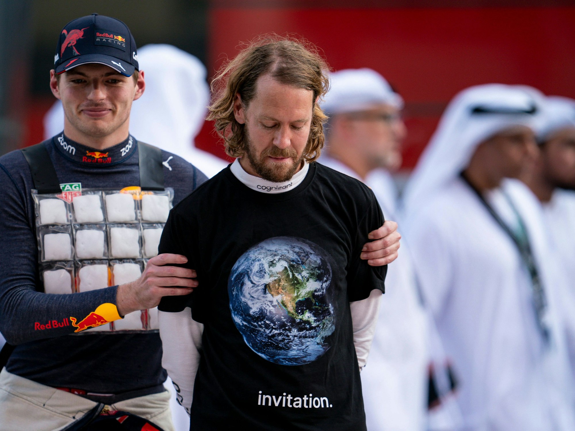 Max Verstappen und Sebastian Vettel vor einem Rennen in Abu Dhabi.