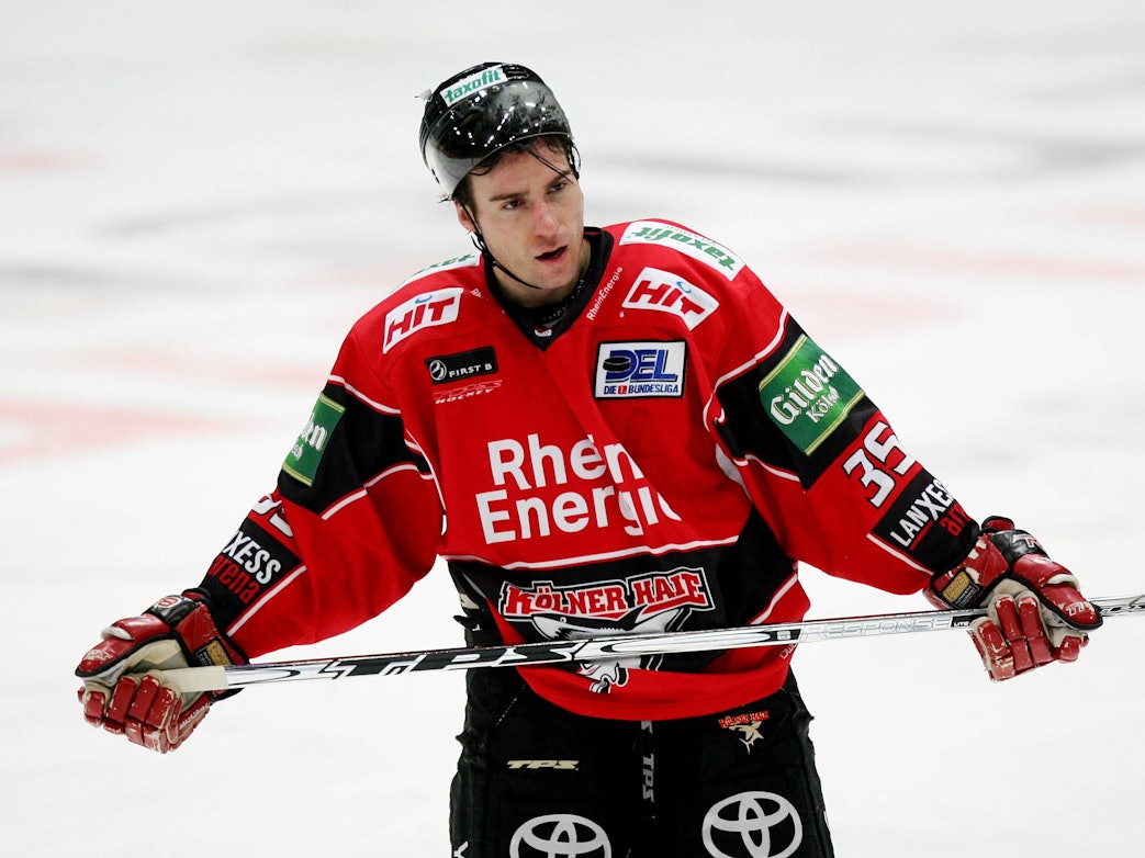 Eishockey-Profi Andreas Renz auf dem Eis in Köln.