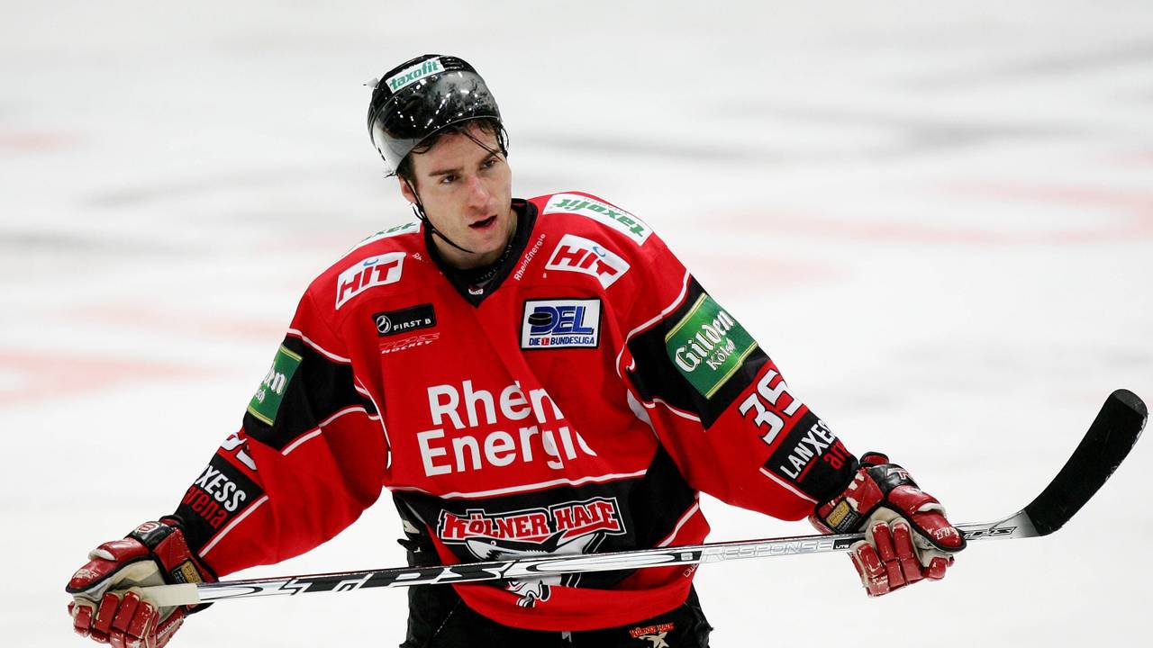 Eishockey-Profi Andreas Renz auf dem Eis in Köln.