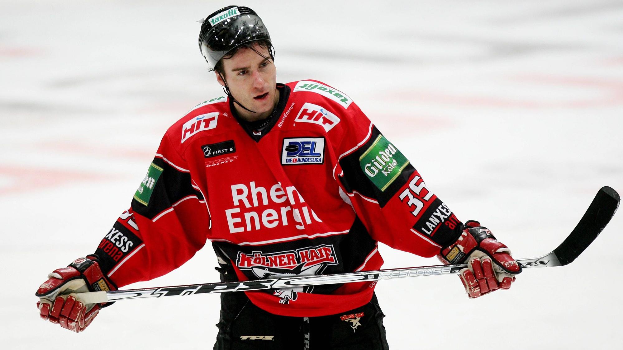 Eishockey-Profi Andreas Renz auf dem Eis in Köln.