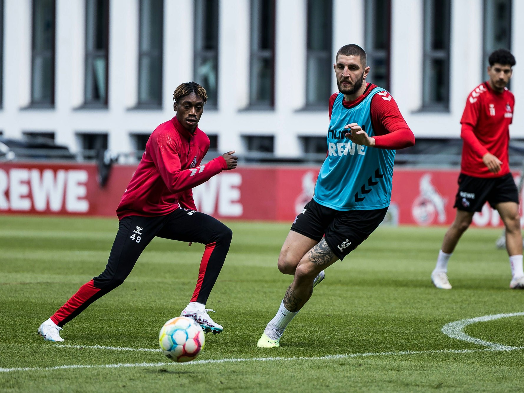 Justin Diehl gegen Jeff Chabot im Training.