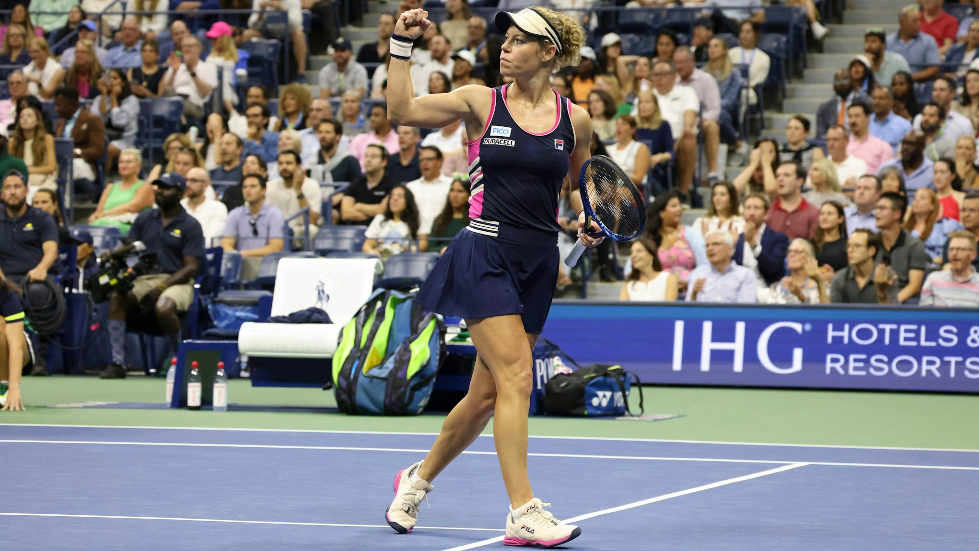 Laura Siegemund ballt bei ihrem Erstrunden-Auftritt während der US Open gegen Coco Gauff kampfeslustig die Faust.