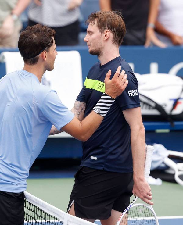 Alexander Bublik gratuliert dem Sieger Dominic Thiem.
