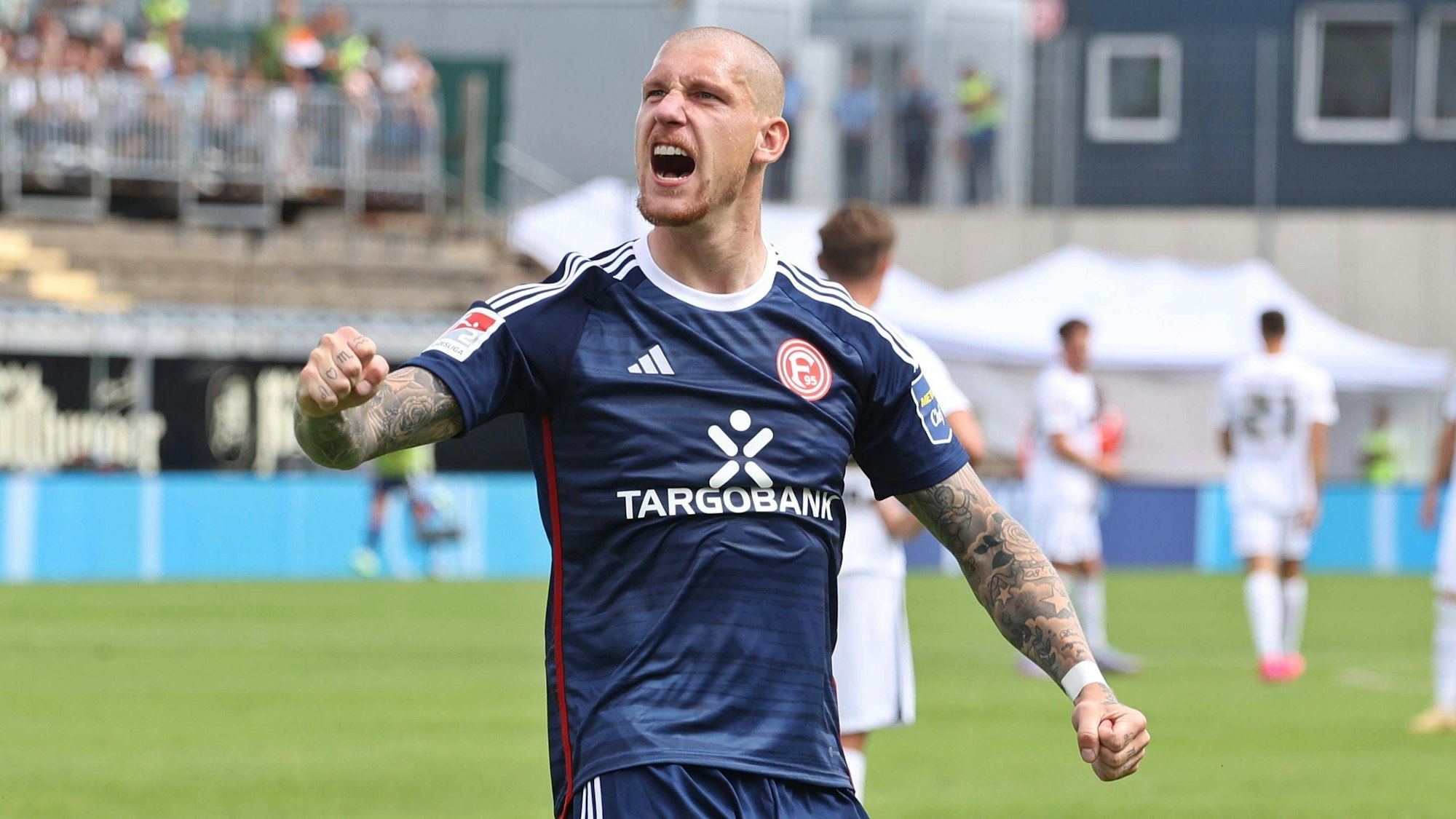 Jordy de Wijs bejubelt sein Tor im Spiel bei der SV Elversberg.