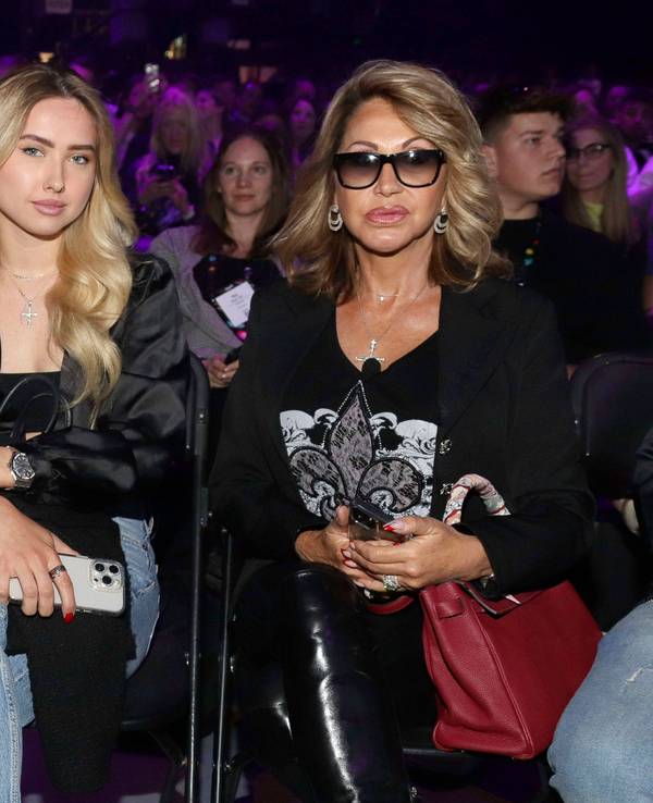 Carmen Geiss, hier gemeinsam mit ihren Töchtern Davina und Shania im Mai 2023.