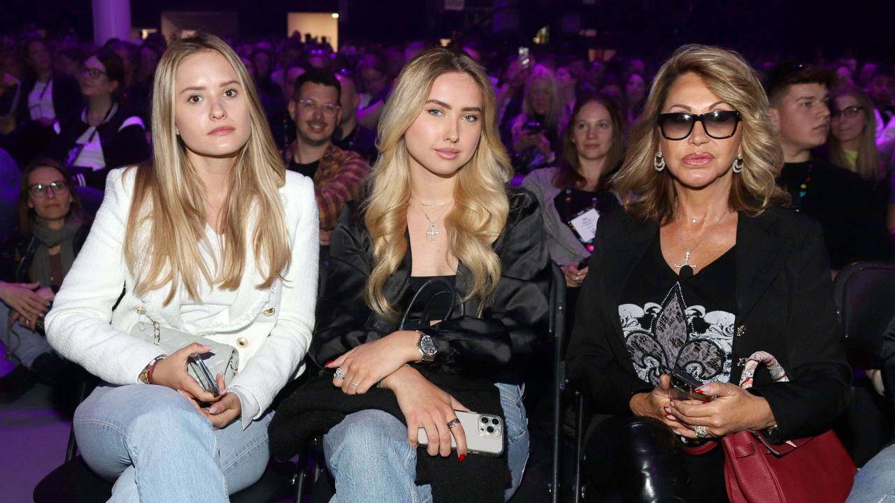Carmen Geiss, hier gemeinsam mit ihren Töchtern Davina und Shania im Mai 2023.