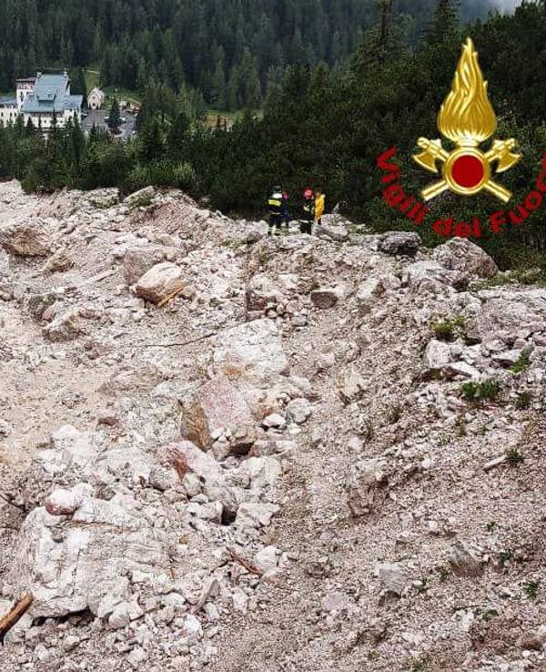 Eine riesige Felslawine bedroht mehrere Ferienunterkünfte in Cortina d'Ampezzo (Italien).