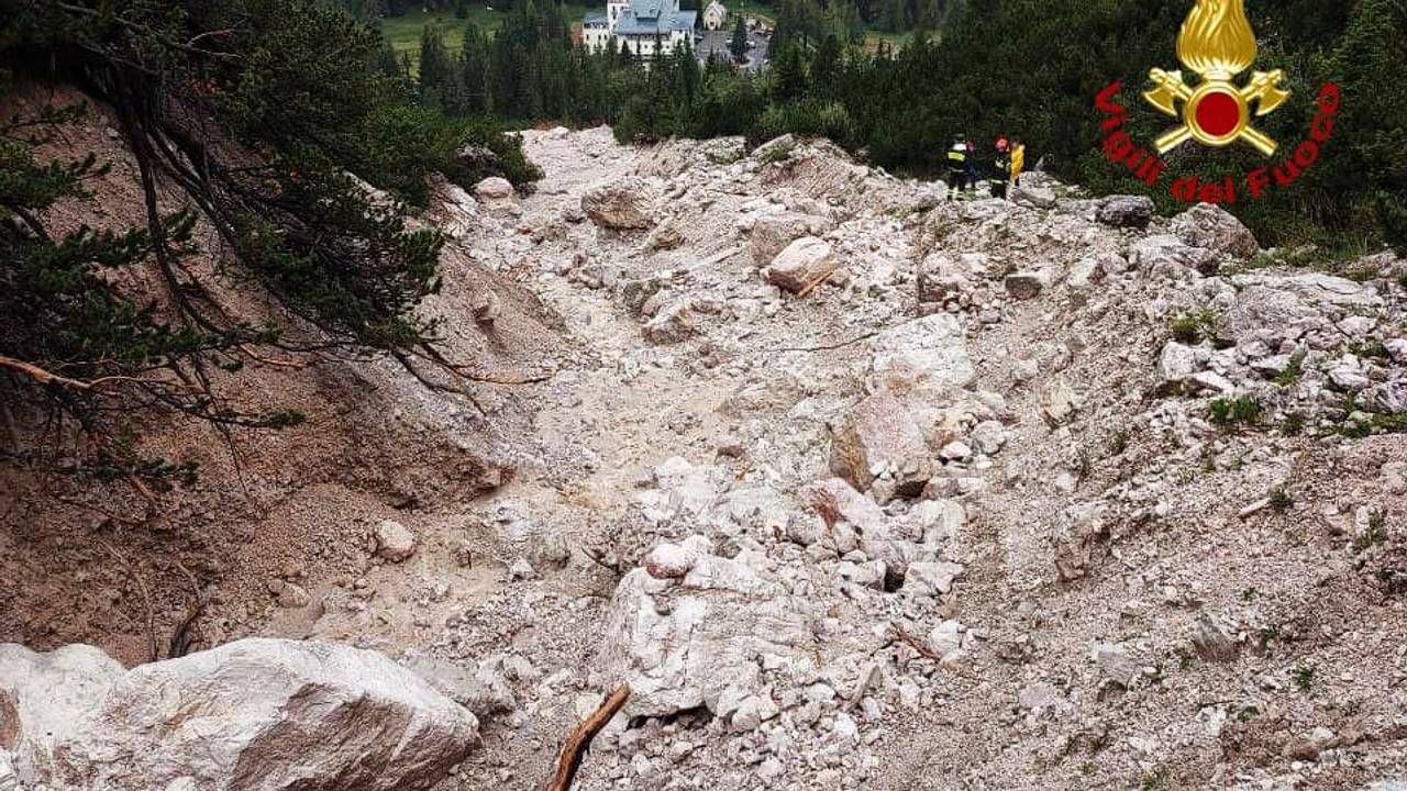 Eine riesige Felslawine bedroht mehrere Ferienunterkünfte in Cortina d'Ampezzo (Italien).