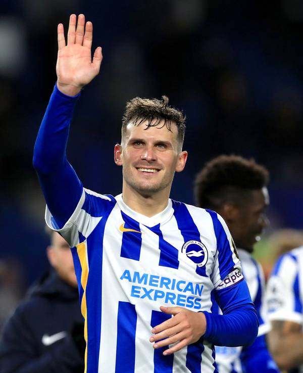 Brightons Pascal Groß applaudiert nach dem Spiel.