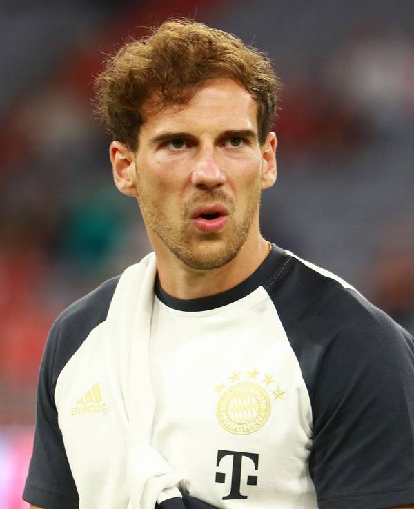 Leon Goretzka schaut grimmig.