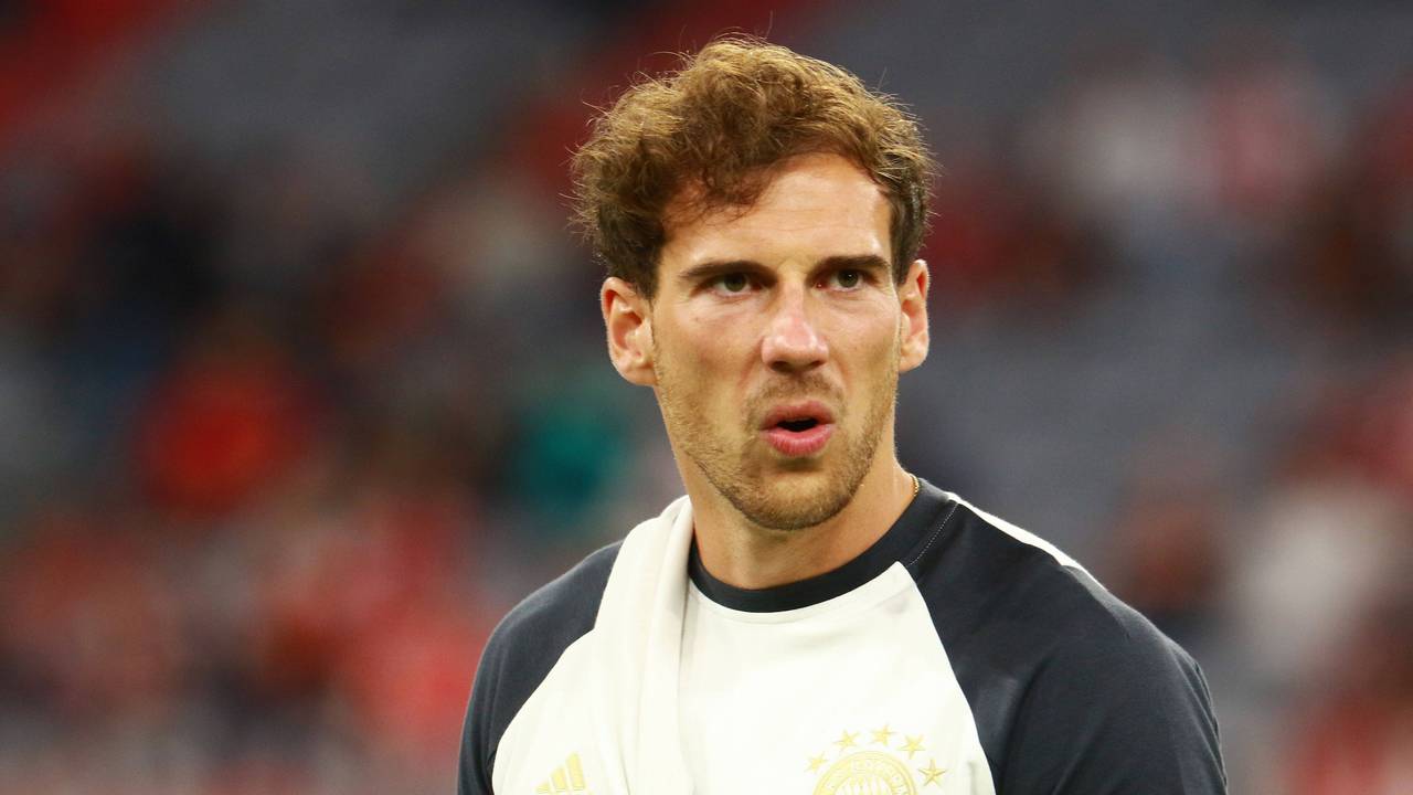 Leon Goretzka schaut grimmig.