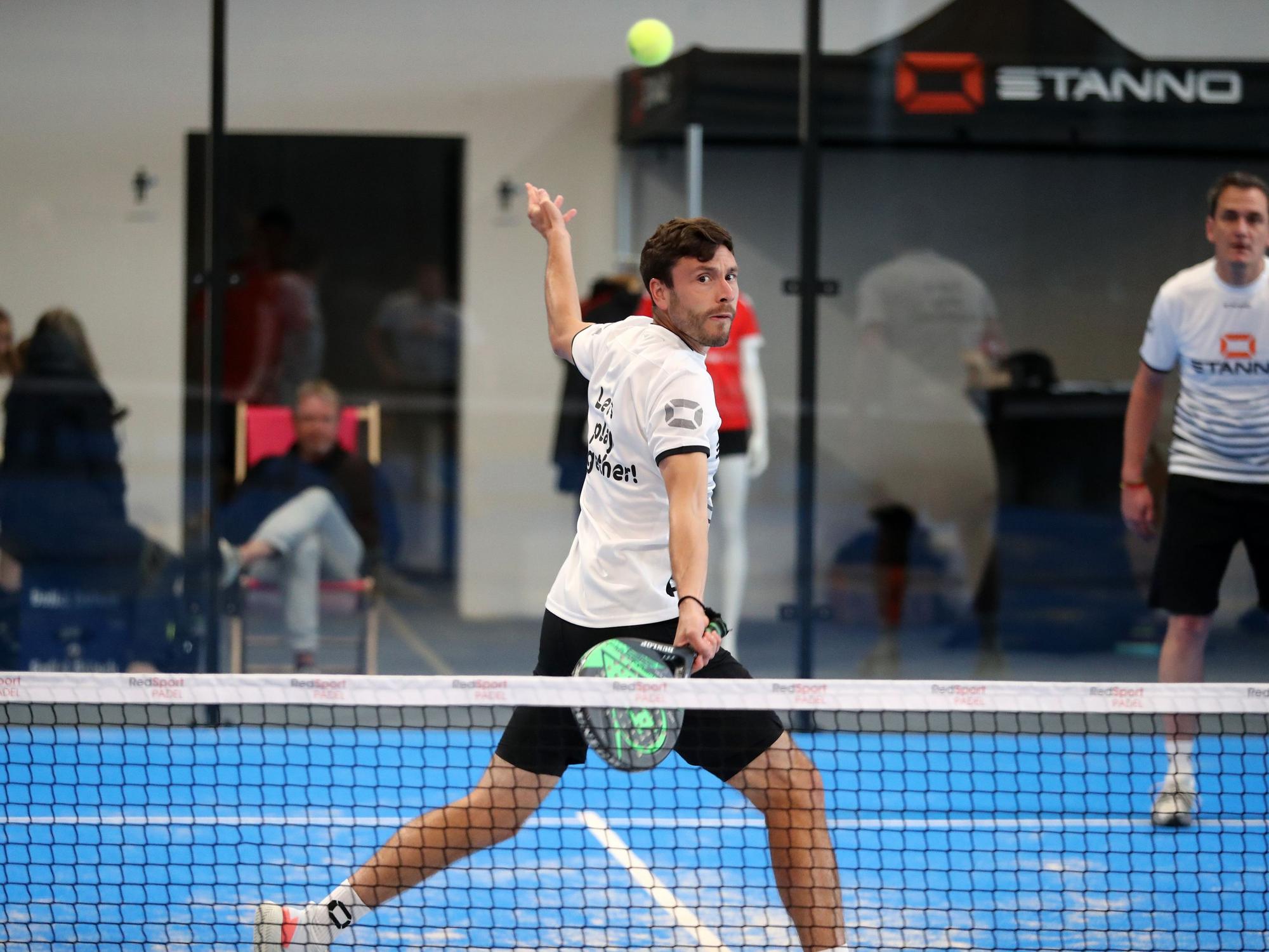 Jonas Hector beim Padel.
