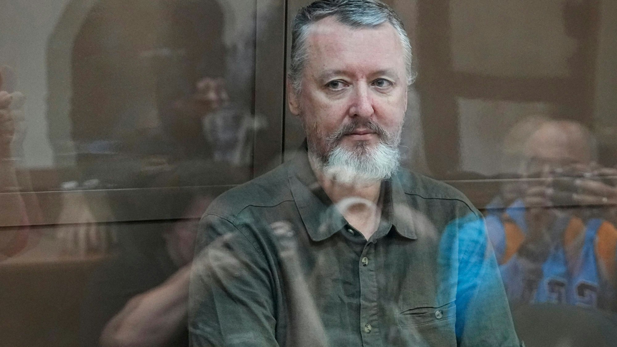 Der inhaftierte frühere Separatistenführer Igor Girkin (hier am 29. August in einem Moskauer Gericht) will als Präsident kandidieren.