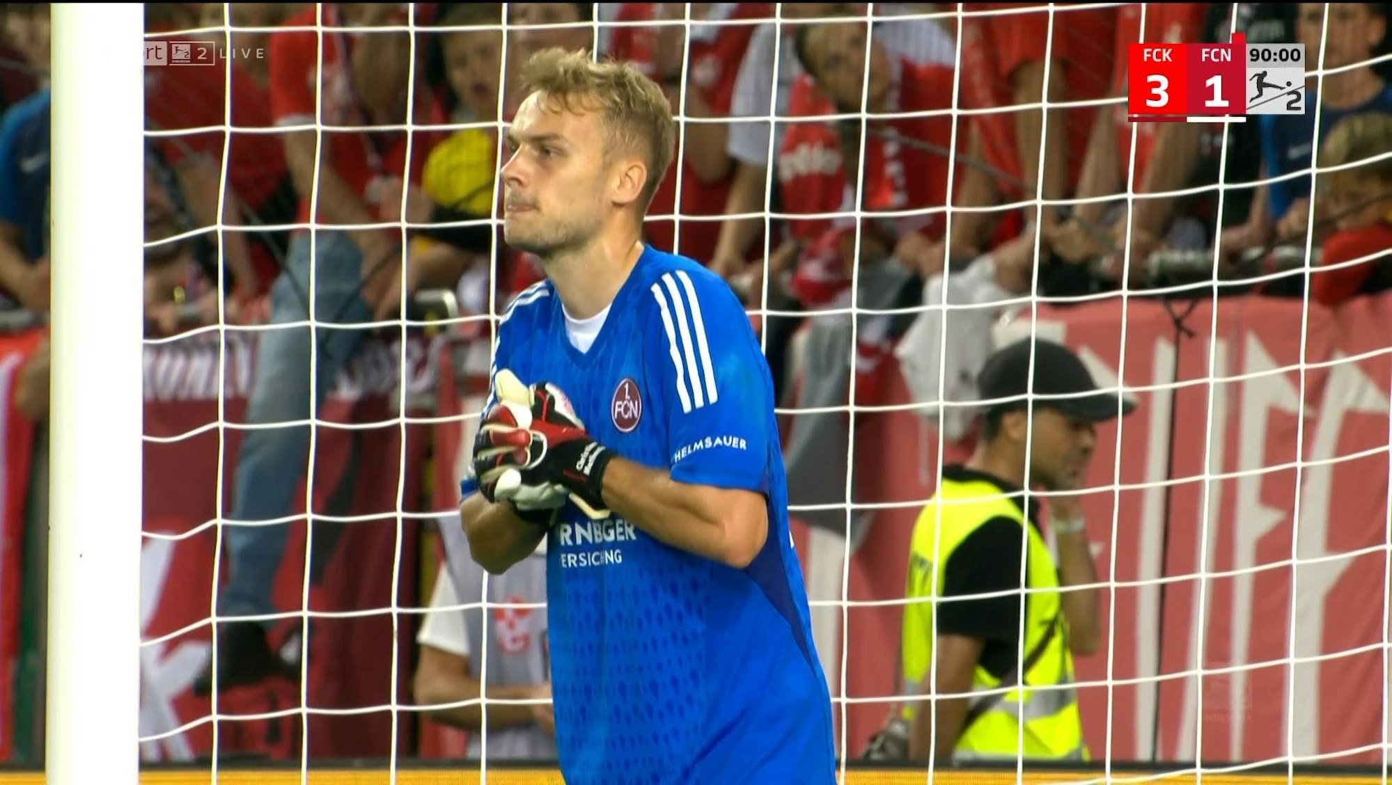 Tim Handwerker steht als Feldspieler aushilfsweise beim 1. FC Nürnberg im Tor.