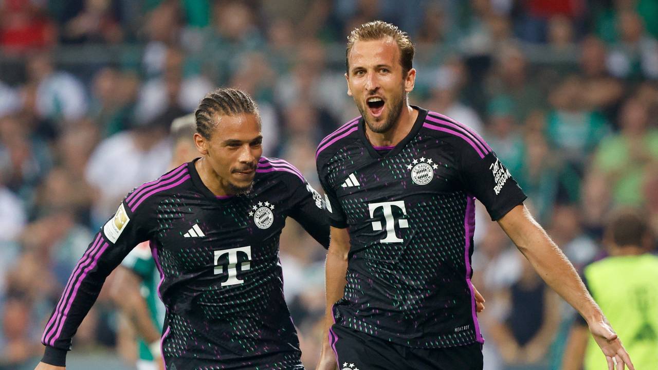 Werder Bremen gegen FC Bayern München: Bayerns Harry Kane (r) bejubelt sein Tor zum 2:0