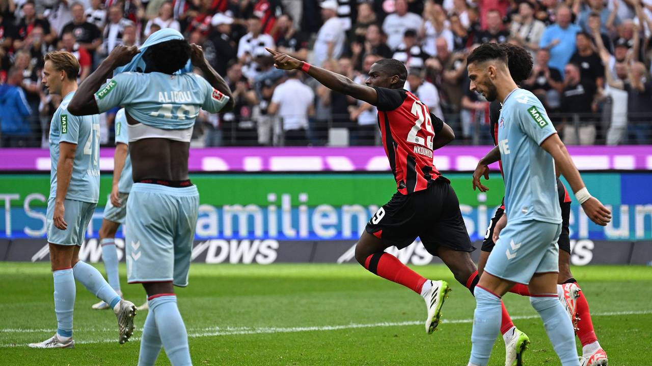 Frankfurts Torschütze Niels Nkounkou bejubelt seinen Treffer zum 1:1-Ausgleich gegen den 1. FC Köln (3. September 2023).