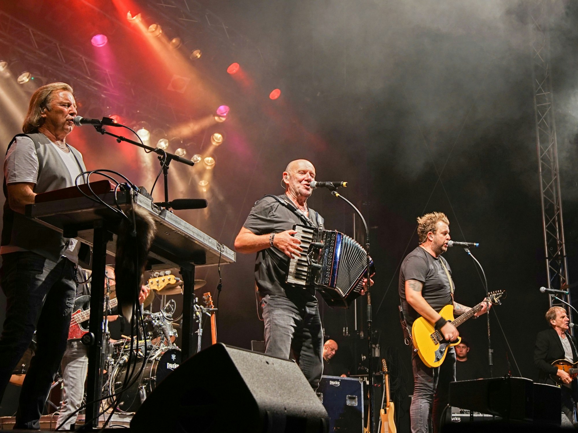 Paveier bei der „Kölschen Nacht“ am Otto-Maigler-See.