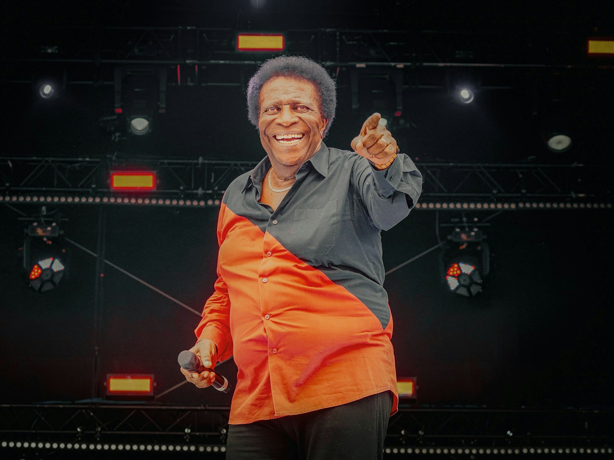 Roberto Blanco auf der Bühne beim Festival Inselfieber.