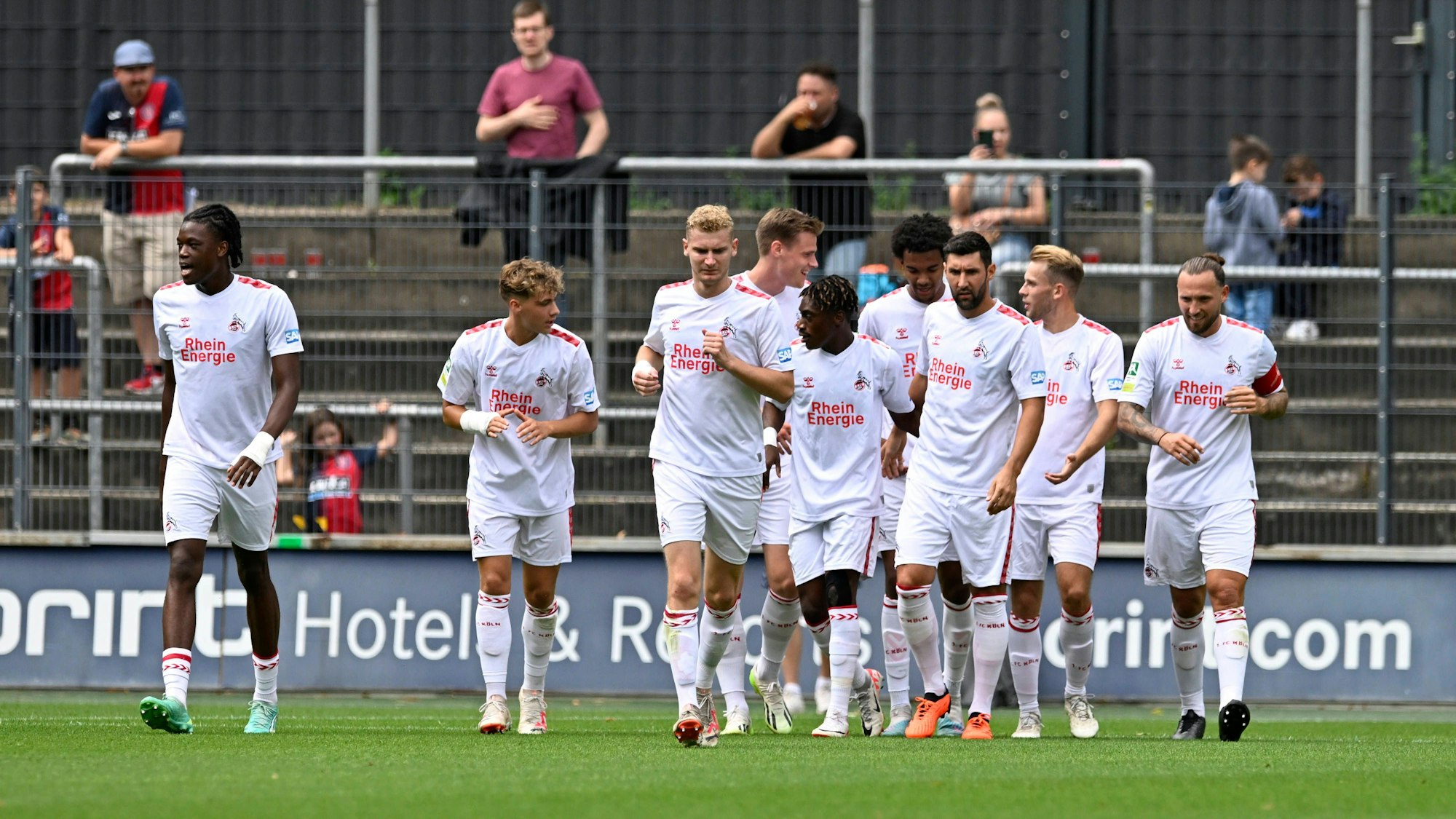 Die U21 des 1. FC Köln jubelt.