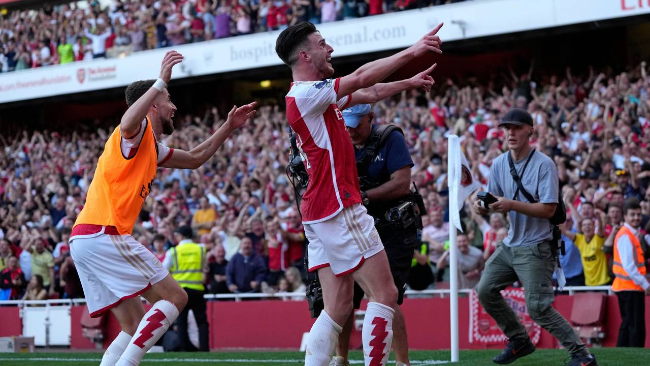 Fußball: Premier League, England, FC Arsenal - Manchester United, 4. Spieltag. Declan Rice (r) von Arsenal jubelt nach dem zweiten Tor seiner Mannschaft. +++ dpa-Bildfunk +++
