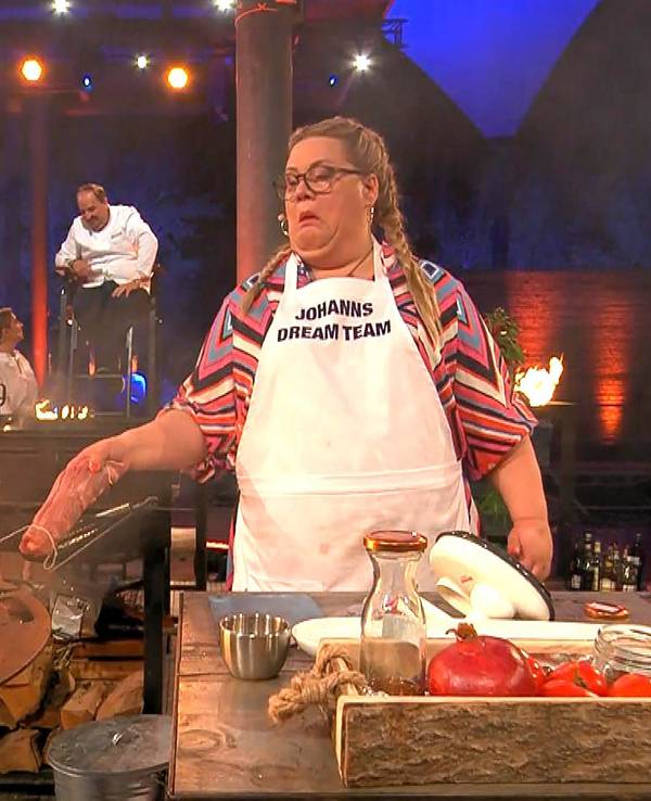 Ilka Bessin sorgte bei „Grill den Henssler“ für einen „heißen“ Moment.