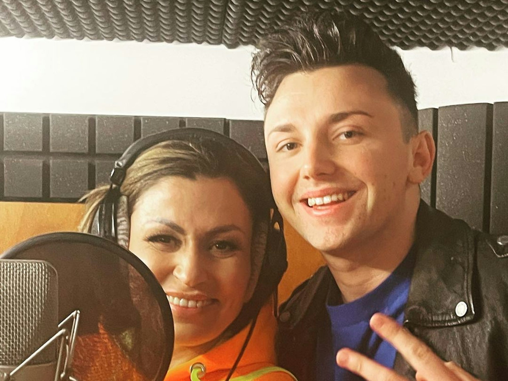 Jasmin Herren und Philipp Bender im Aufnahmestudio.