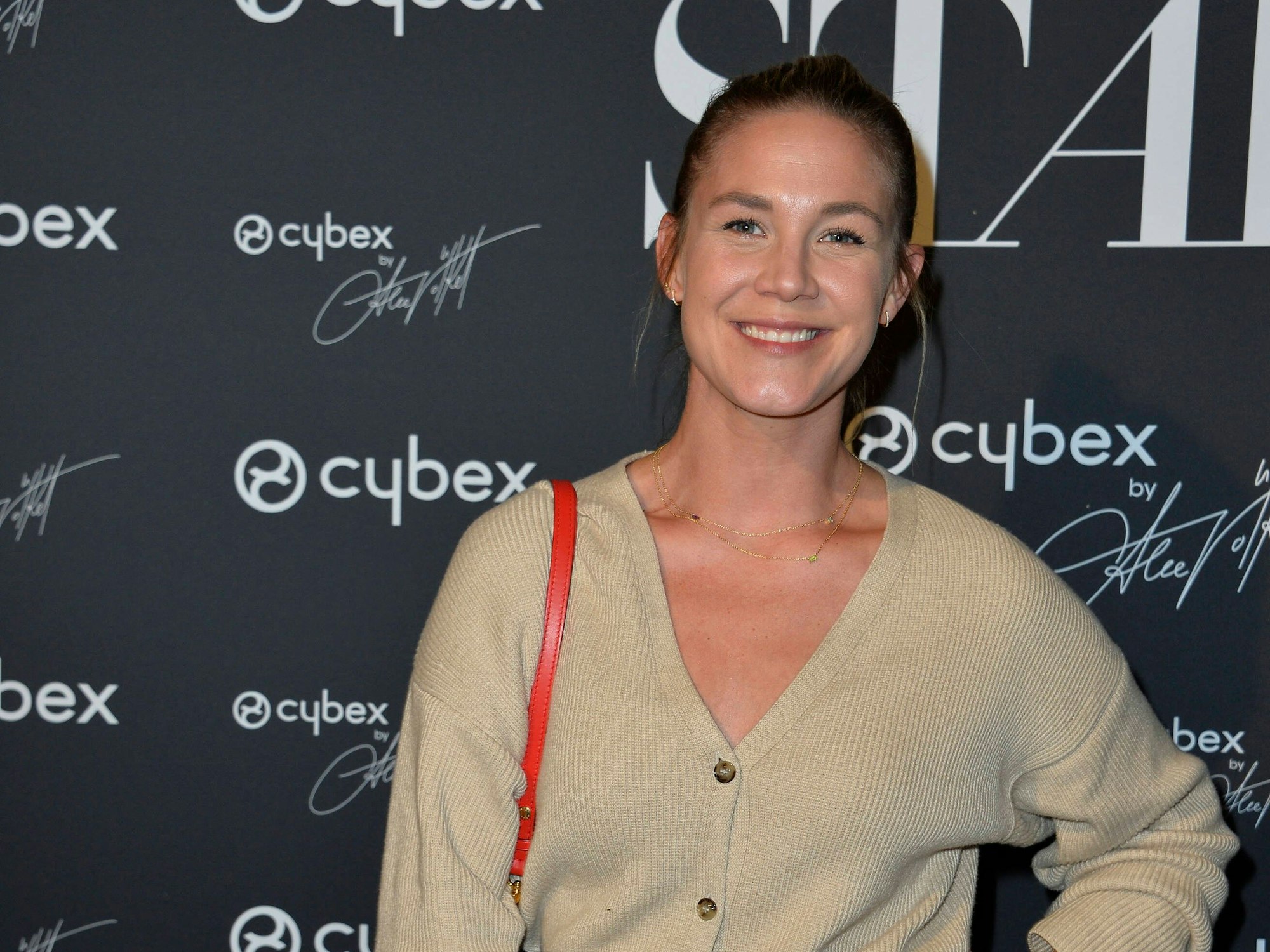 Alina Merkau posiert während einer Gala für ein Foto.