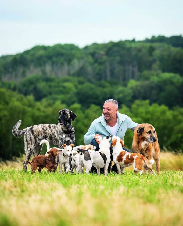 Andreas Ohligschläger. Das Foto stammt aus seinem Buch „Seelenpartner Hund“ (GU 24 Euro), erschienen am 4. September 2023.