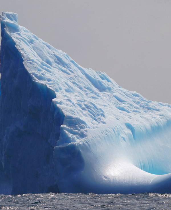 Ein Eisberg im südlichen Ozean.