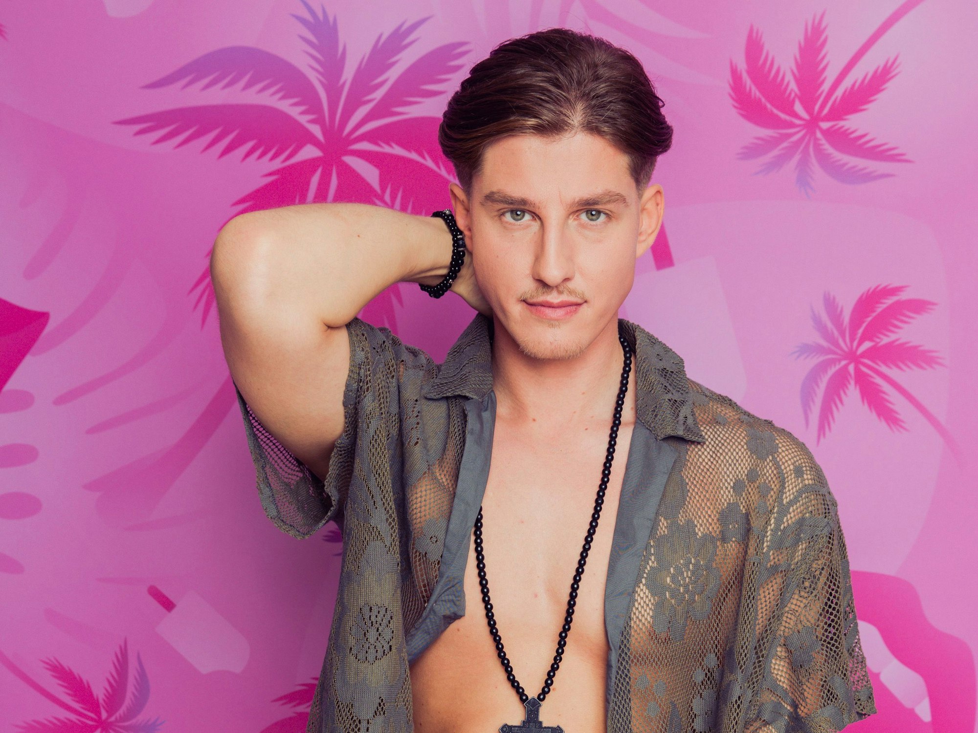 Hannes posiert für ein Foto.