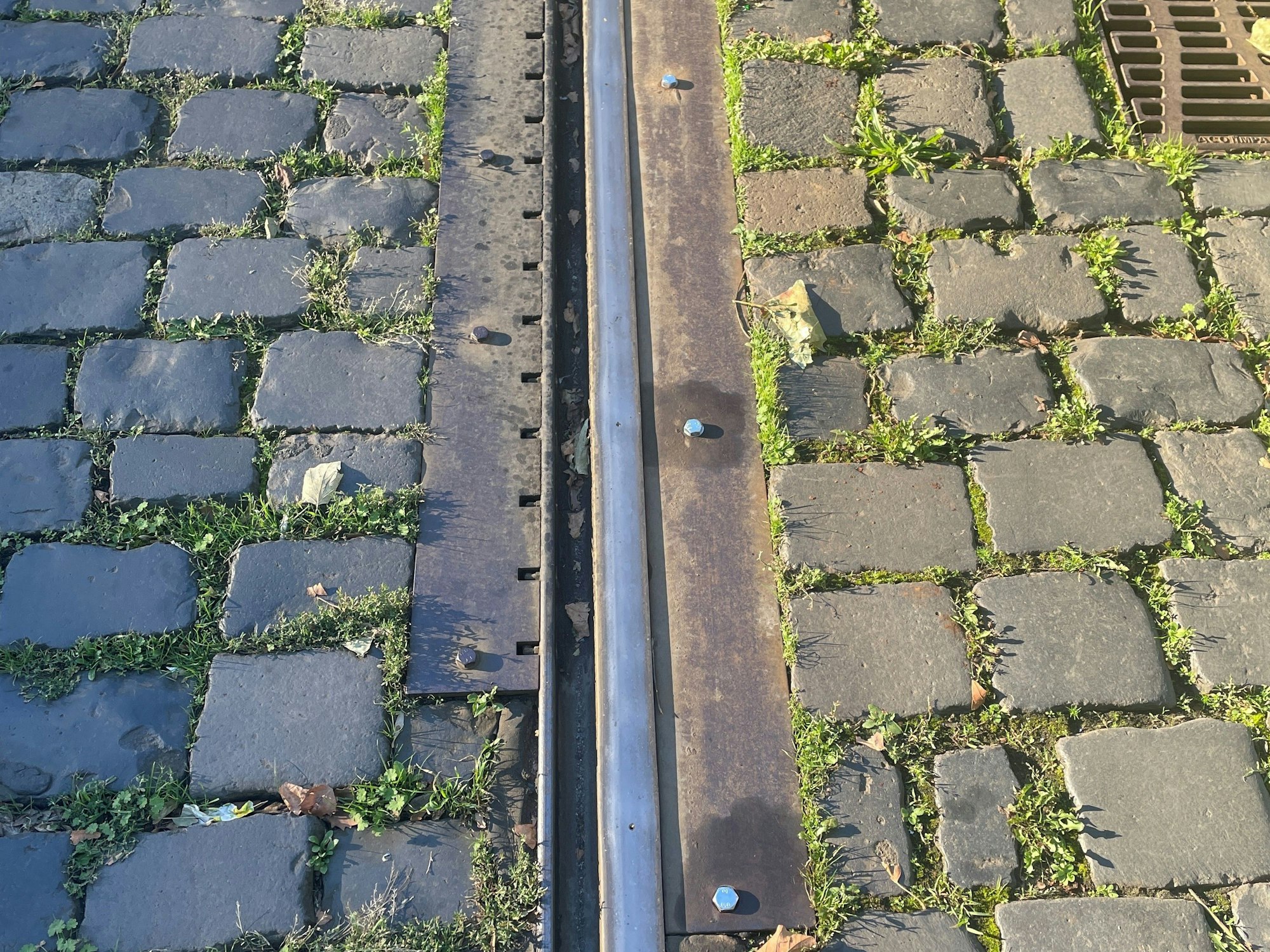 Das Gleisbett an der Mauritiuskirche in der Kölner Innenstadt.